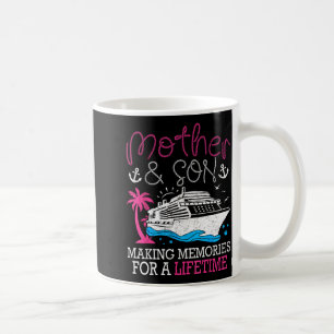 Moeder en zoon maken herinneringen voor een leven koffiemok