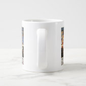 Moeder en zoon op het strand Poster Jumbo Mok (Achterkant)