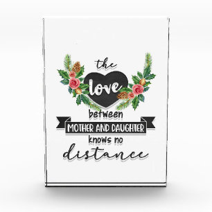 Moeder geeft de liefde tussen moeder en dochter fotoblokken