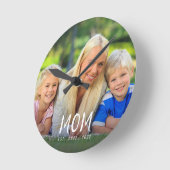 Moeder Stelde Modern Wit Script Foto Ontwerp Ronde Klok (Hoek)