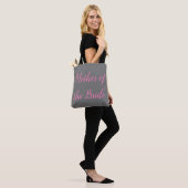Moeder van de Bride Pink Grey Script Wedding Draagtas (Op model)