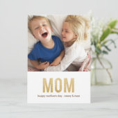 Moederdag fotokaart in vetgedrukte letters kaart (Staand voorkant)