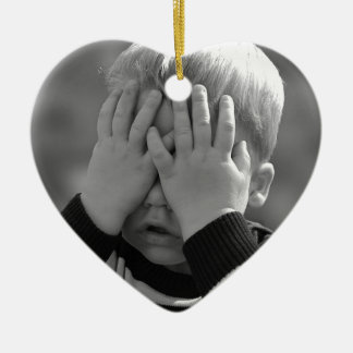 Moeder's kleine jongen. keramisch ornament