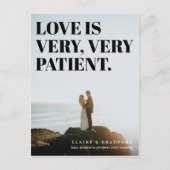 Moedige en brutale typografische uitgestelde bruil aankondigingskaart (Voorkant)