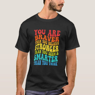 Moediger Dan Je Gelooft Inspirerende Retro Golvend T-shirt