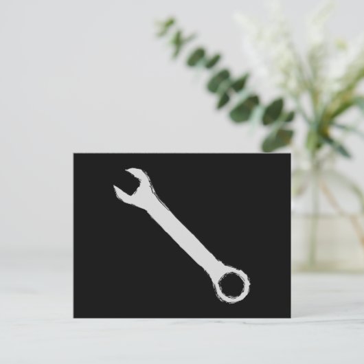 Moersleutel. Grijs en zwart. Spanner. Briefkaart (Staand voorkant)