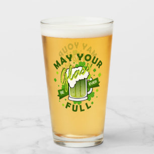 Moge je glas vol zijn groene bier St. Patrick's