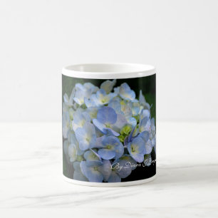Mok-blauwe hydrangebloemen koffiemok