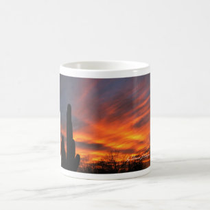 Mok-Blazing zonsondergang met majestueuze wolken & Koffiemok