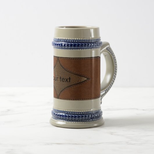 Mok en monogrammen van leder-etiket (Voorkant rechts)