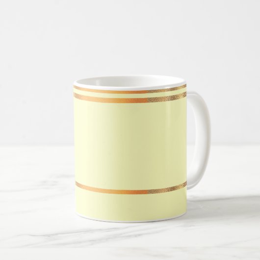 Mok gele en goudmageremelkkoffie (Voorkant rechts)