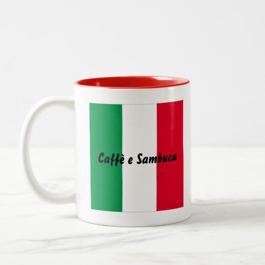 Mok Italiaanse koffie en Sambuca (Links)