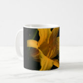 mok koffie met gele lib (Voorkant links)