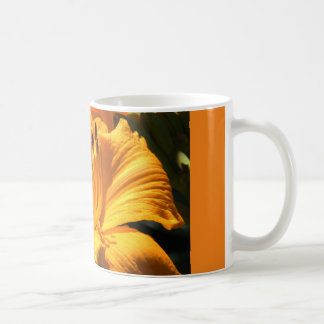 mok koffie met gele lib