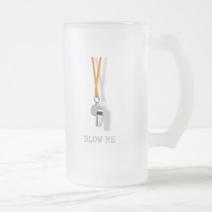 Mok met geblazen glazen bier