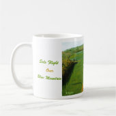 Mok met "Solo Flight Over Blue Mountain" (Links)