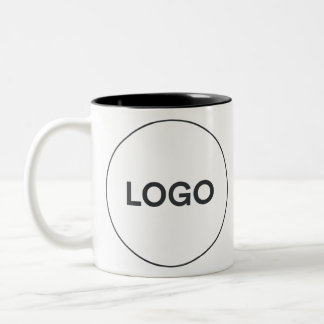 Mok met twee toonaangevende koffie