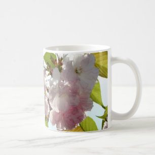Mok roze lentbloemen