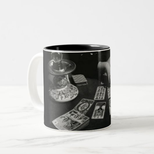 Mok tarotlezer (Voorkant links)