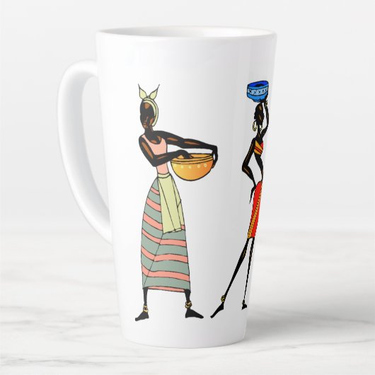 Mok van Afrikaanse vrouwelijke latte (Linkerhoek)