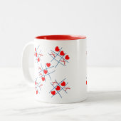 Mok van het heart Tic-Tac-Toe-tenpatroon van de Ku (Voorkant links)