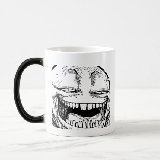 Mok van het lachen van de trolle met koffiebeker (Links)