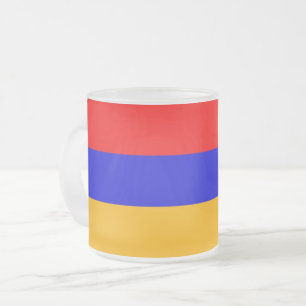 Mok van klein glas, bevroren, met vlag van Armenië