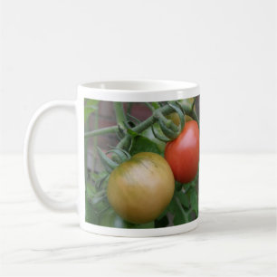 Mok van Oranje en rode tomaten