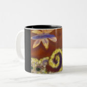 Mok van schattige vetten koffie (Voorkant links)