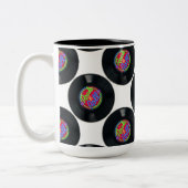 Mok van vinyl bij Rock en Roll (Links)