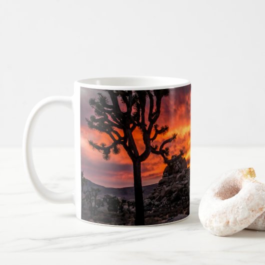 Mok voor zonsondergang rond Joshua Tree (Met donut)