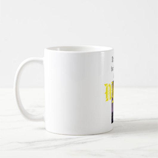mok witte koffie met pic van Andrew Cuomo (Links)