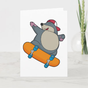 Mol als schaatser met skateboard kaart