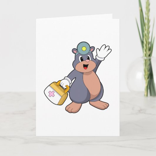 Mole als verpleegster met EHBO-doos.PNG Kaart (Voorkant)