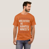 MOLESTERS KRIJGEN AMNESTIE. T-SHIRT (Voorkant volledig)