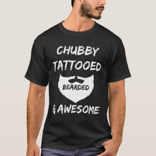 mollig gebaard en getatoeëerd t-shirt
