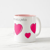 "MOM" avec coeur rose café ou tasse à thé. (Devant droit)