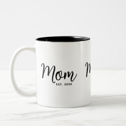 Mom Established Date Black Script New Mom Gift Fun Tweekleurige Koffiemok (Links)