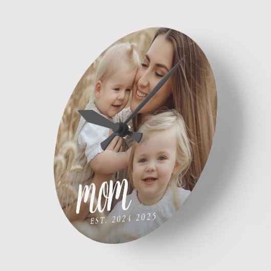 Mom Established Modern White Script Photo Ronde Klok (Hoek)