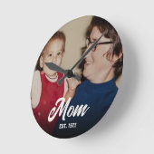 Mom Established Modern White Script Photo Ronde Klok (Hoek)