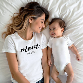 Mom Established New Mom Script Gift T-shirt