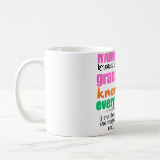 mom knows a lot but grandma knows everything mug koffiemok