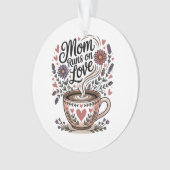 Mom Runs On Love Ornament (voorkant)