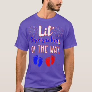 Mom To Be Epecting Twins Announcement 4th Of July  T-shirt