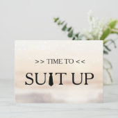 Moment de s'équiper Invitation sur fond blanc (Debout devant)