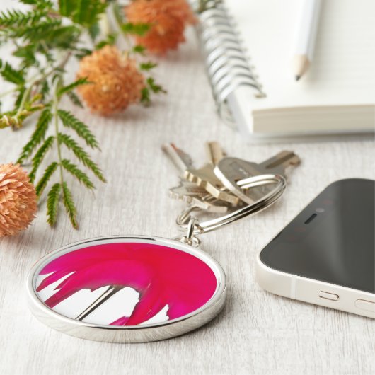 Moment vastgelegd: een rode rozenblaadje elegantie sleutelhanger (Zijkant)