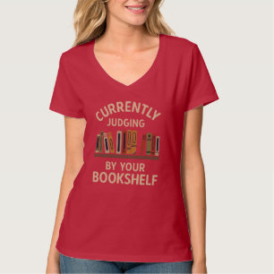 Momenteel beoordeel ik je op je boekenplank t-shirt