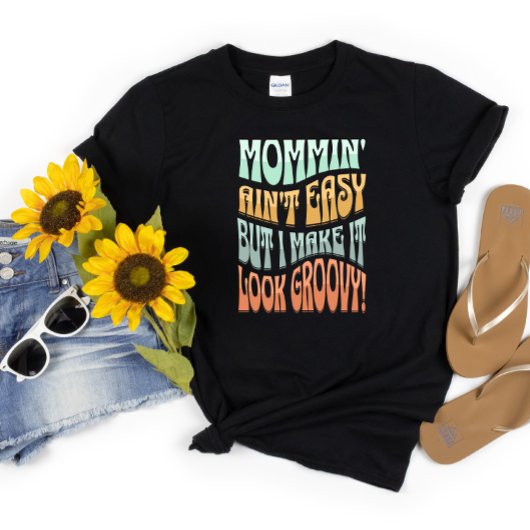 "Mommin'Ain't Easy" Mam Life Groovy Retro T-shirt