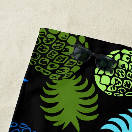 Momona Hawaiian Tropische ananas - Turq - Black Strandlaken (In situ)