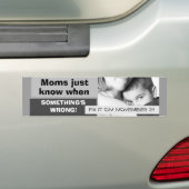 Moms weet het gewoon bumpersticker (Op auto)